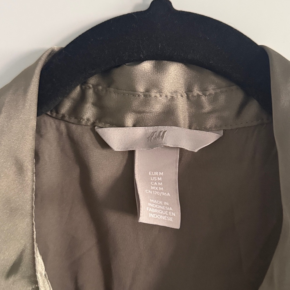 H&M olive green satin top long sleeve - Picture 2 of 3